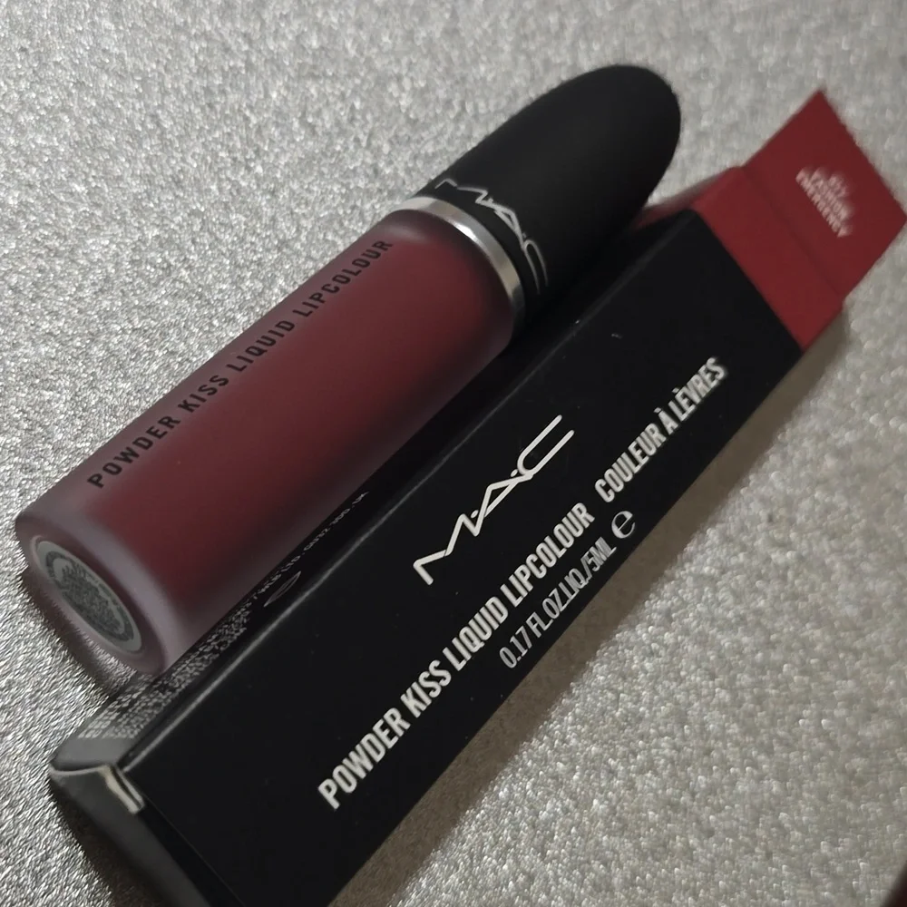 ❇️🧚‍♀️FASHION EMERGENCY Mac Powder Kiss Liquid Lipstick NWT